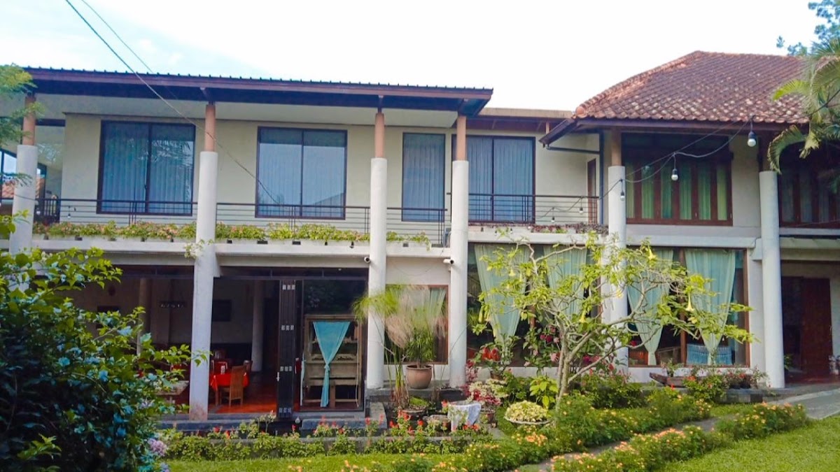 The La Oma Cafe & Hotel