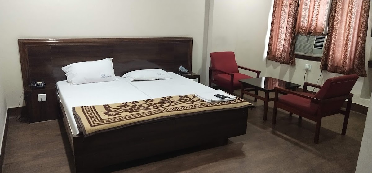 Hotel Ratna photo 2