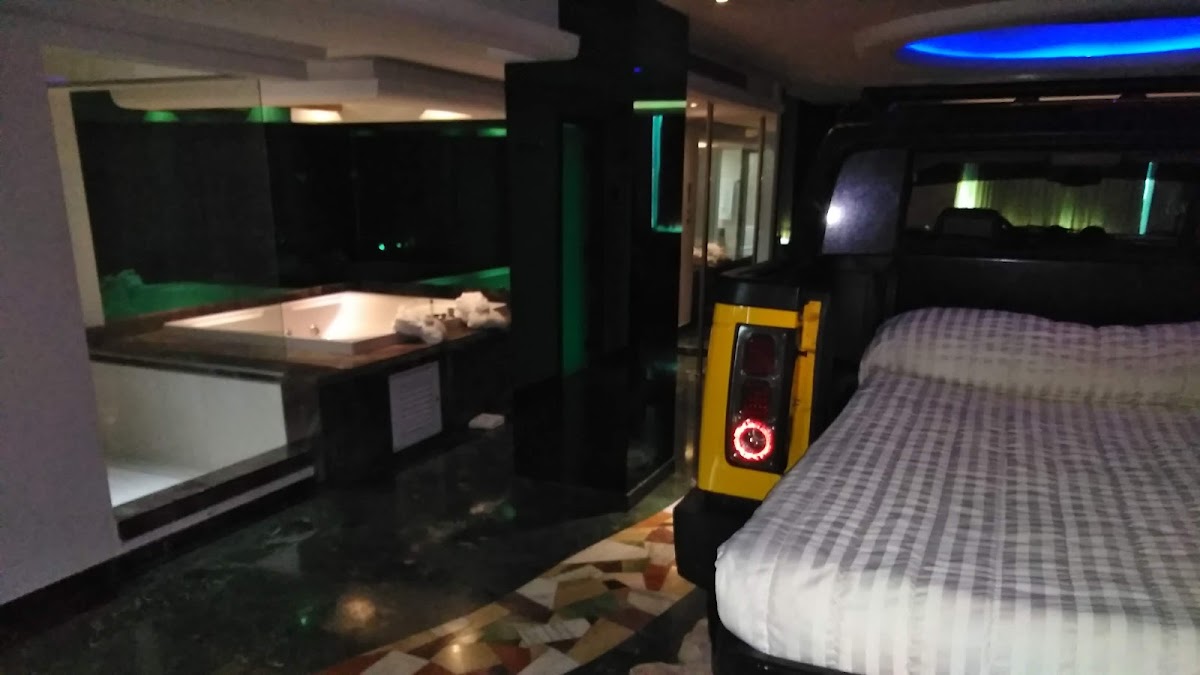 Hotel California Suites