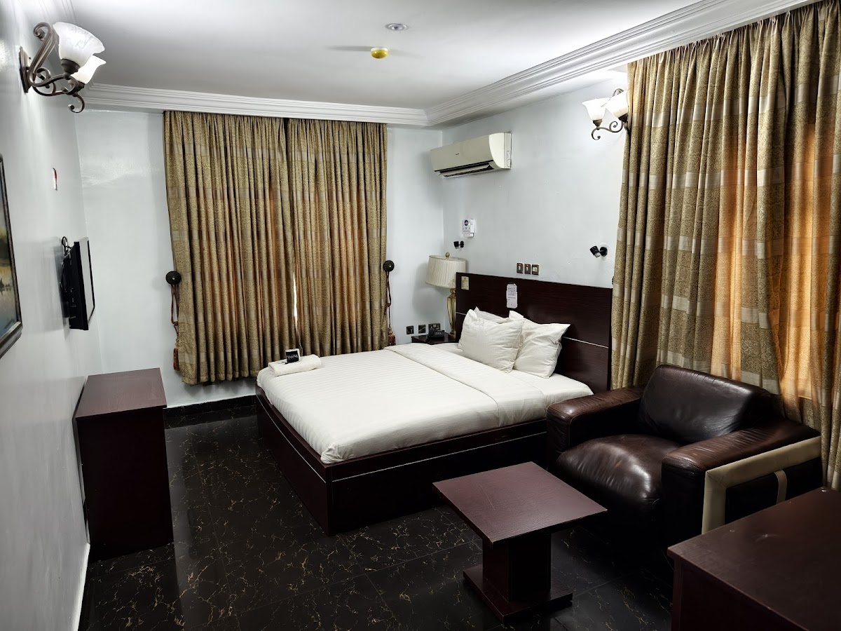 Golden Tree Hotel and Suites