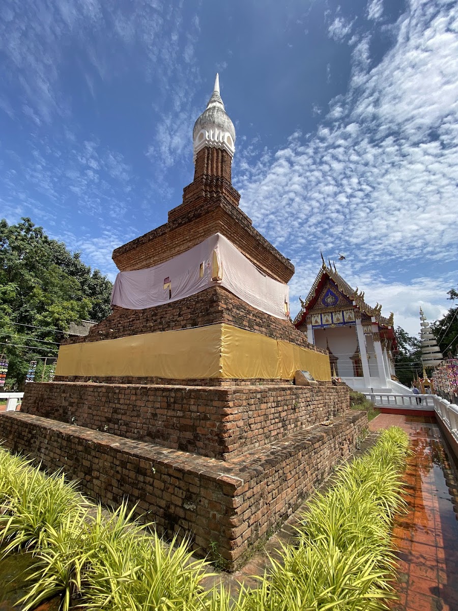 Wat Mahathat Phra Aram Luang