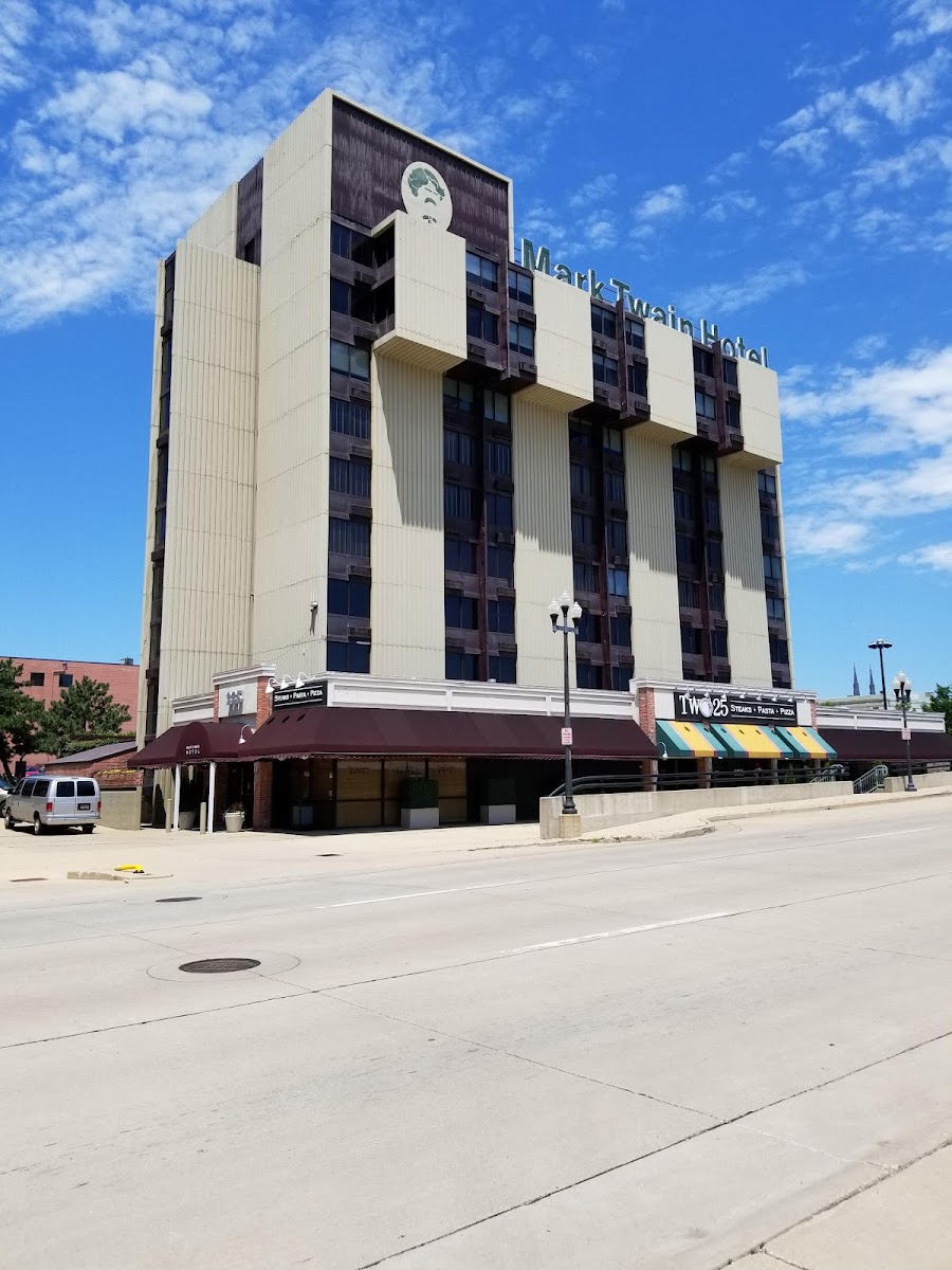 Mark Twain Hotel