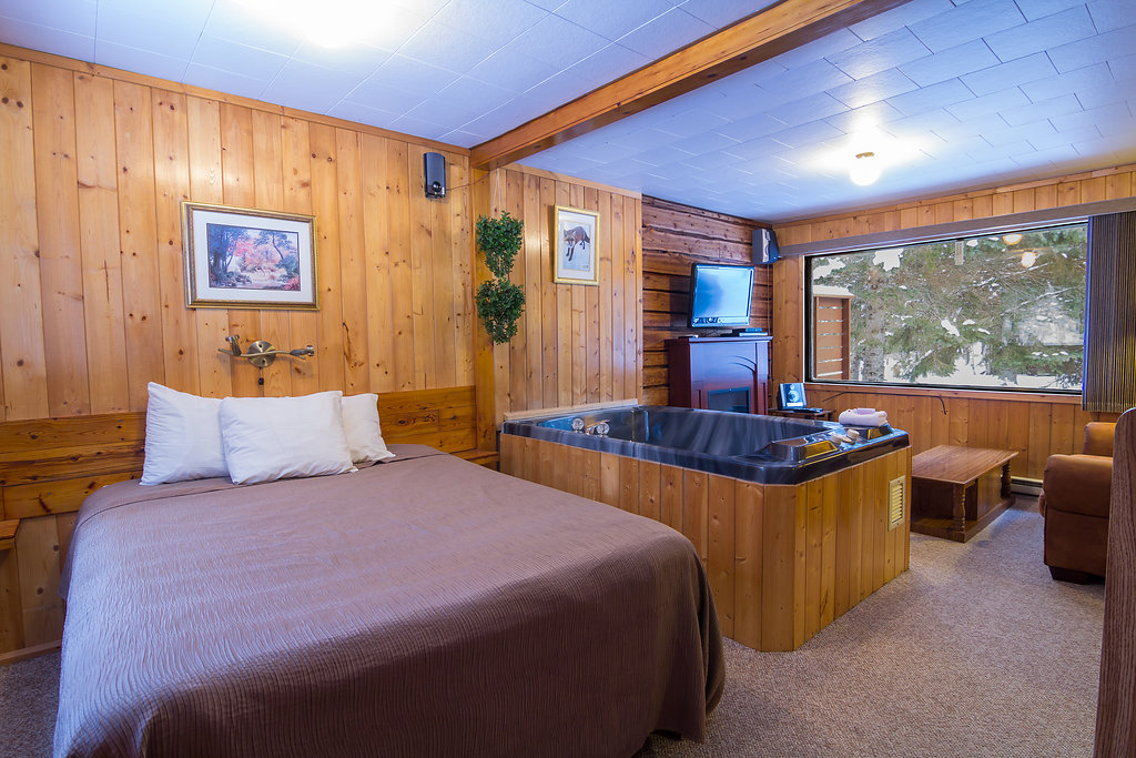 Tallpine Lodges - A Romantic Adult only Getaway! photo 2
