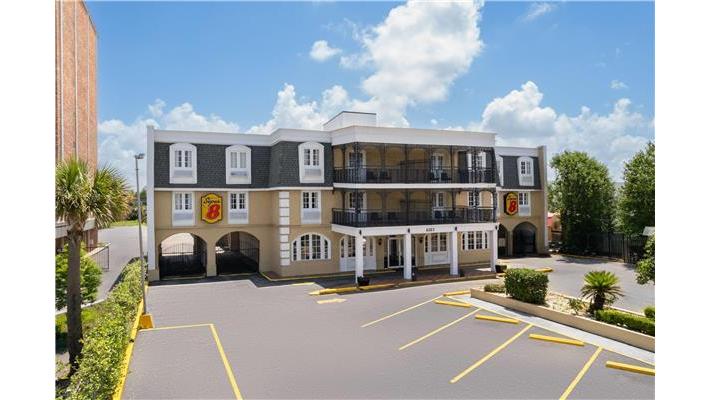Super 8 by Wyndham New Orleans photo 2
