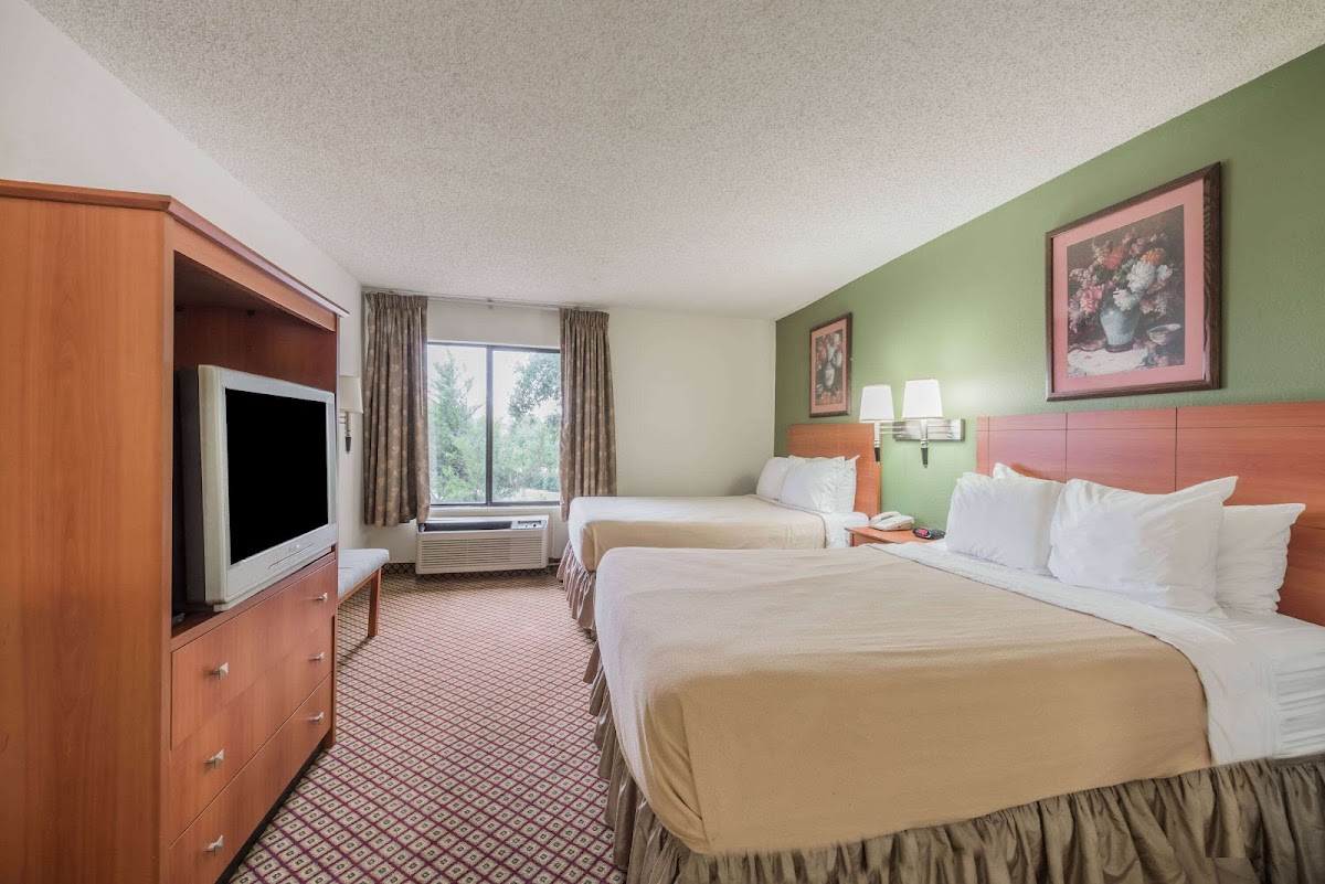 Super 8 by Wyndham Fort Worth South photo 2