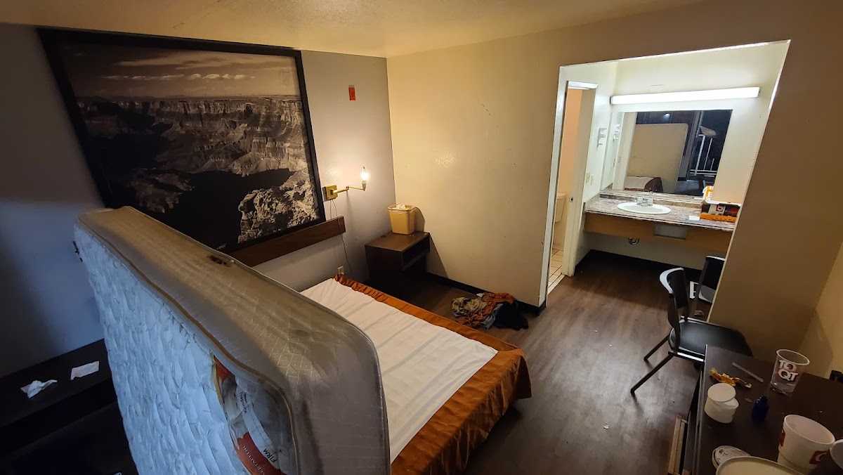 Super 8 by Wyndham Phoenix Metro North photo 2