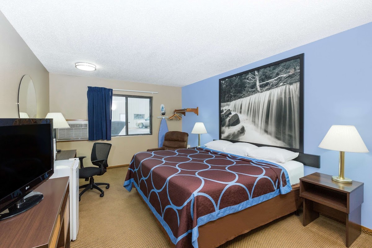 Super 8 by Wyndham Manhattan KS photo 2