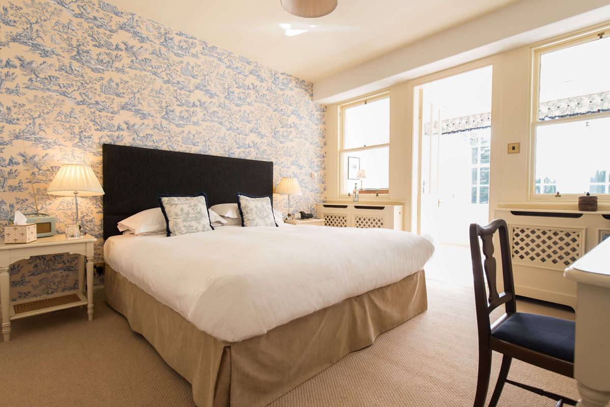 Cavens Country House