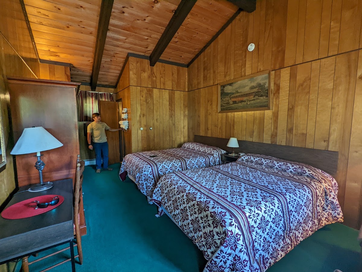 Cedarhurst Motor Lodge