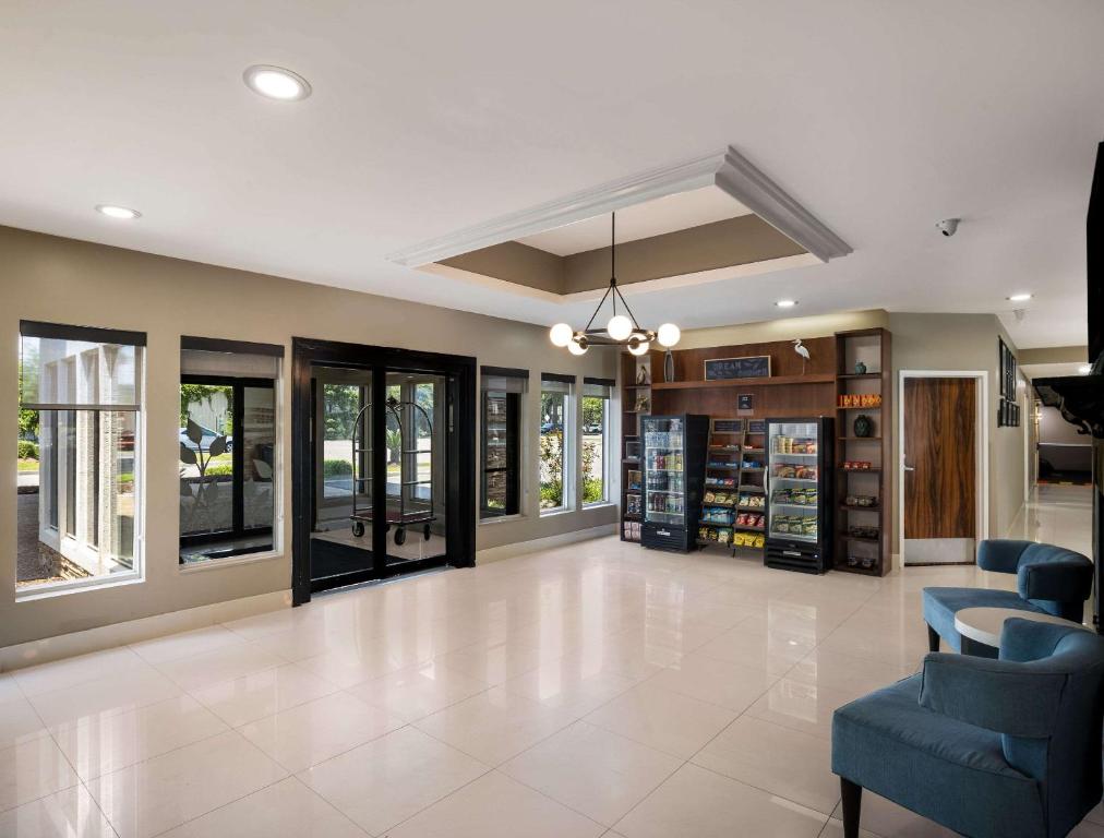 MainStay Suites Savannah Midtown photo 3