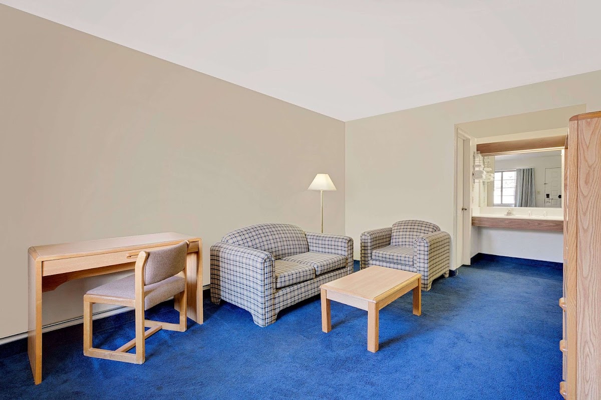 Days Inn & Suites by Wyndham Needles photo 3