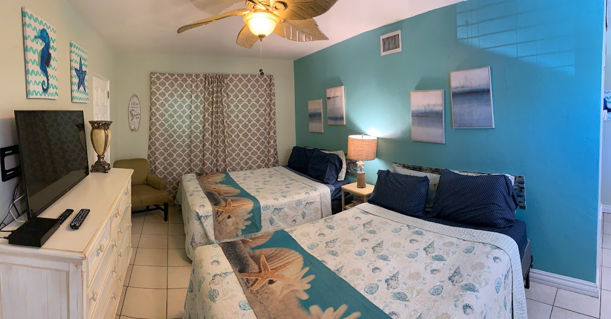 Michael’s Surfside Cabanas photo 2
