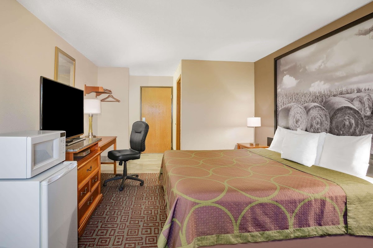 Super 8 by Wyndham Fort Madison photo 2