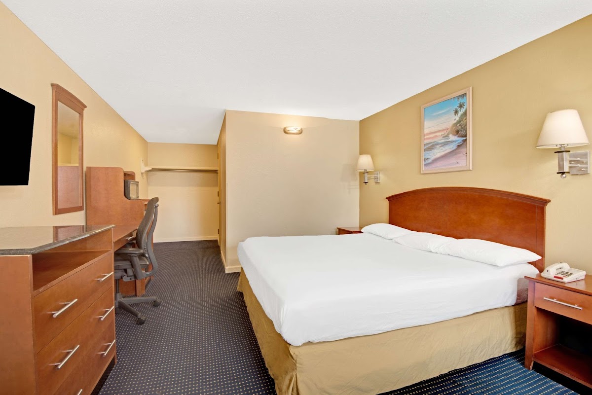 Super 8 by Wyndham Milford/New Haven photo 2
