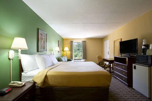 Days Inn & Suites by Wyndham Duncan/Spartanburg photo 2