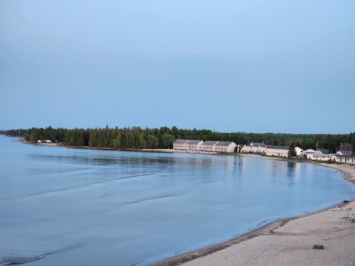 Mackinaw Beach & Bay Inn & Suites