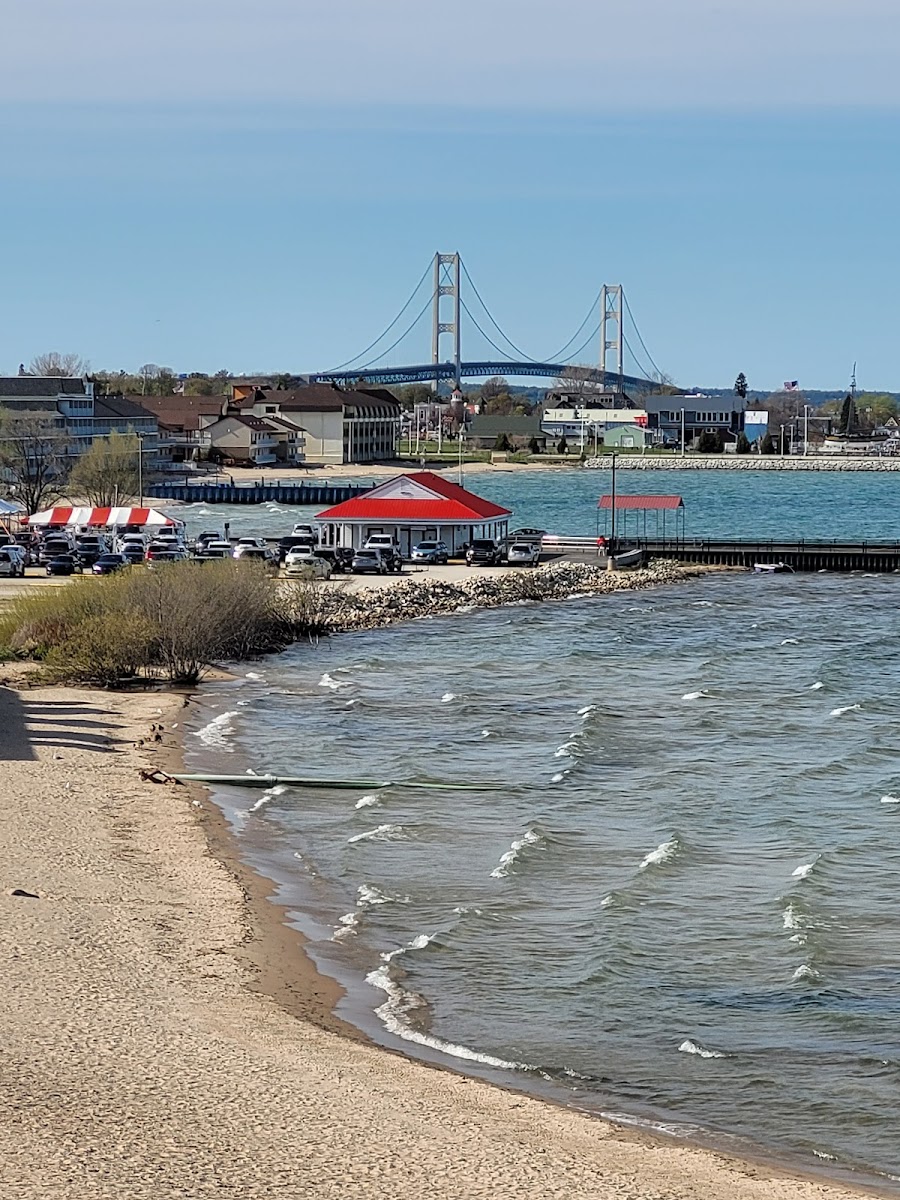 Mackinaw Beach & Bay Inn & Suites photo 2