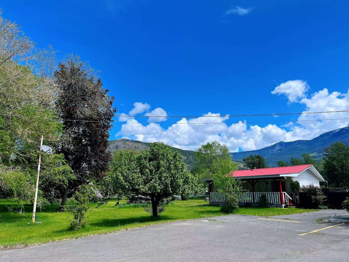 Rivermount Motel & Campground photo 3
