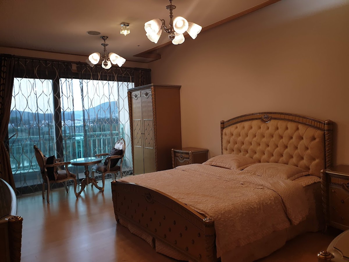 Room 8