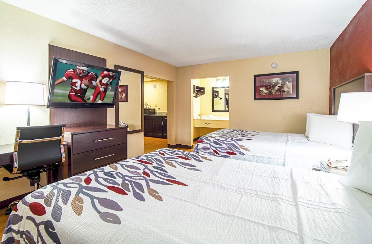 Red Roof Inn & Suites Greenwood, SC photo 2