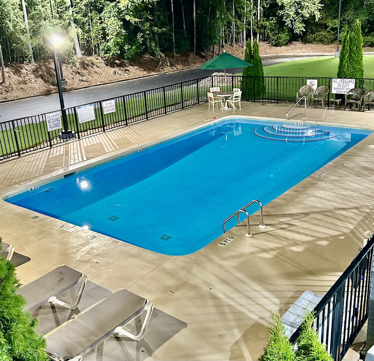 Red Roof Inn & Suites Greenwood, SC photo 3