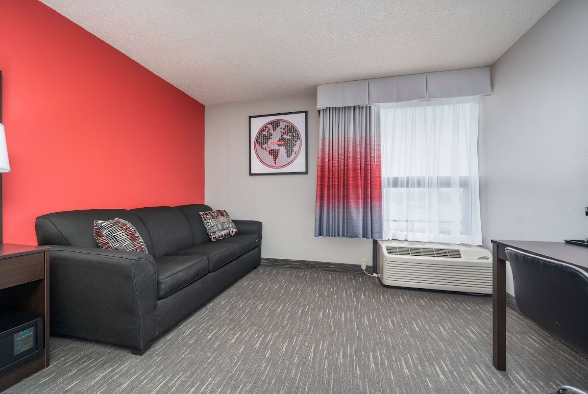 Ramada by Wyndham Sioux Falls Airport-Waterpark & Event Ctr photo 2