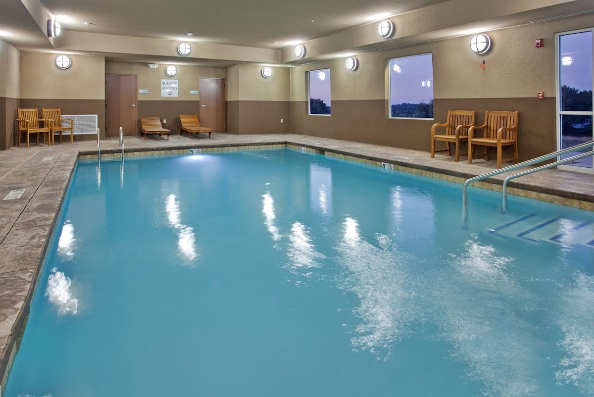 Holiday Inn Express & Suites St. Joseph by IHG photo 3