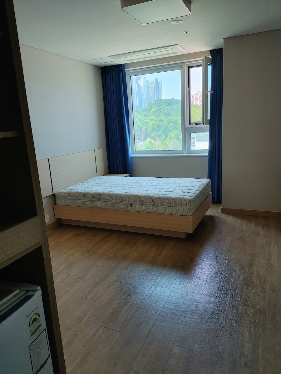 Room 8