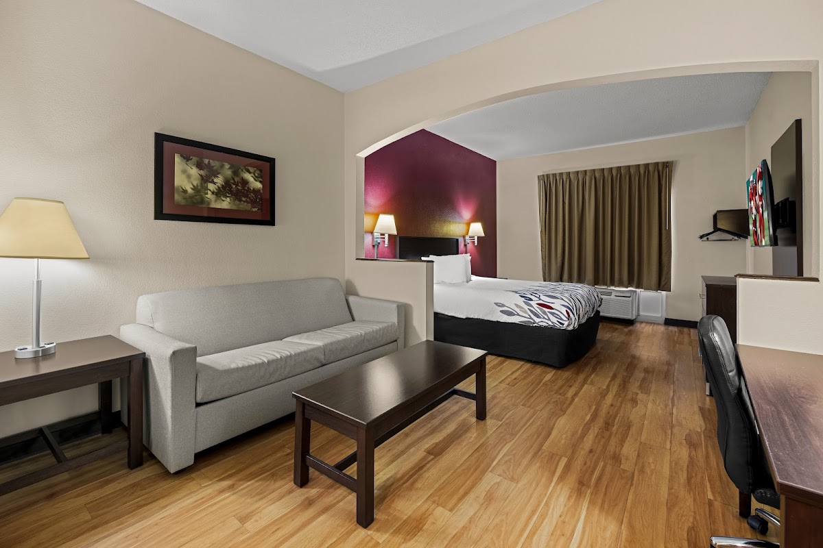 Red Roof Inn & Suites Albany, GA photo 2