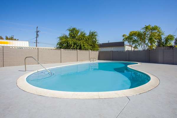 Travelodge by Wyndham Fresno Yosemite Area photo 3