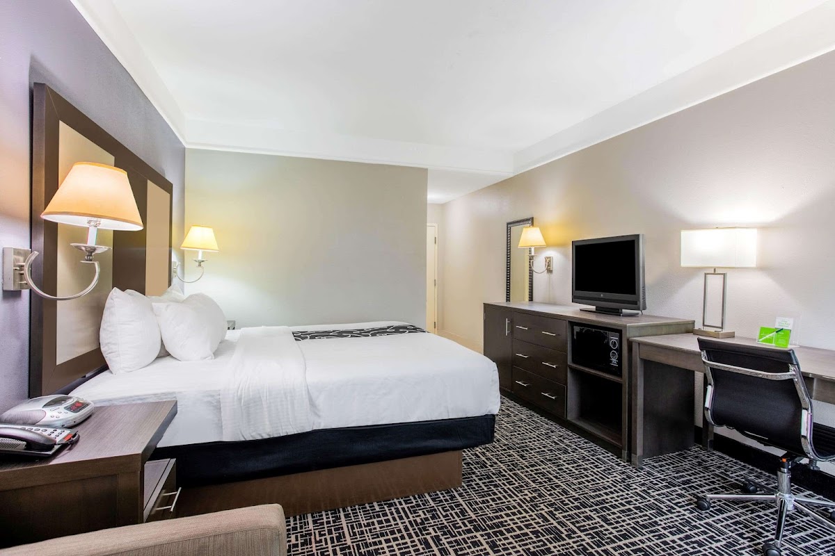 La Quinta Inn & Suites by Wyndham Fultondale Birmingham N photo 2