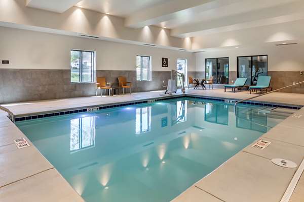 Comfort Suites Grandview - Kansas City photo 3