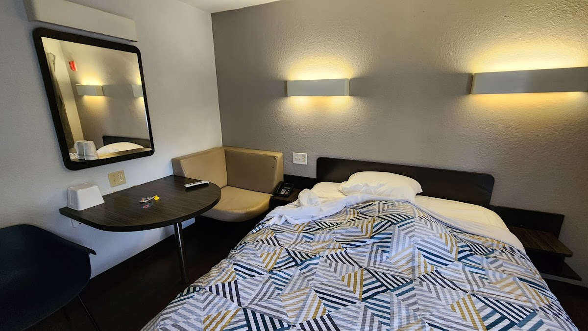 Motel 6 Oshkosh, WI photo 2