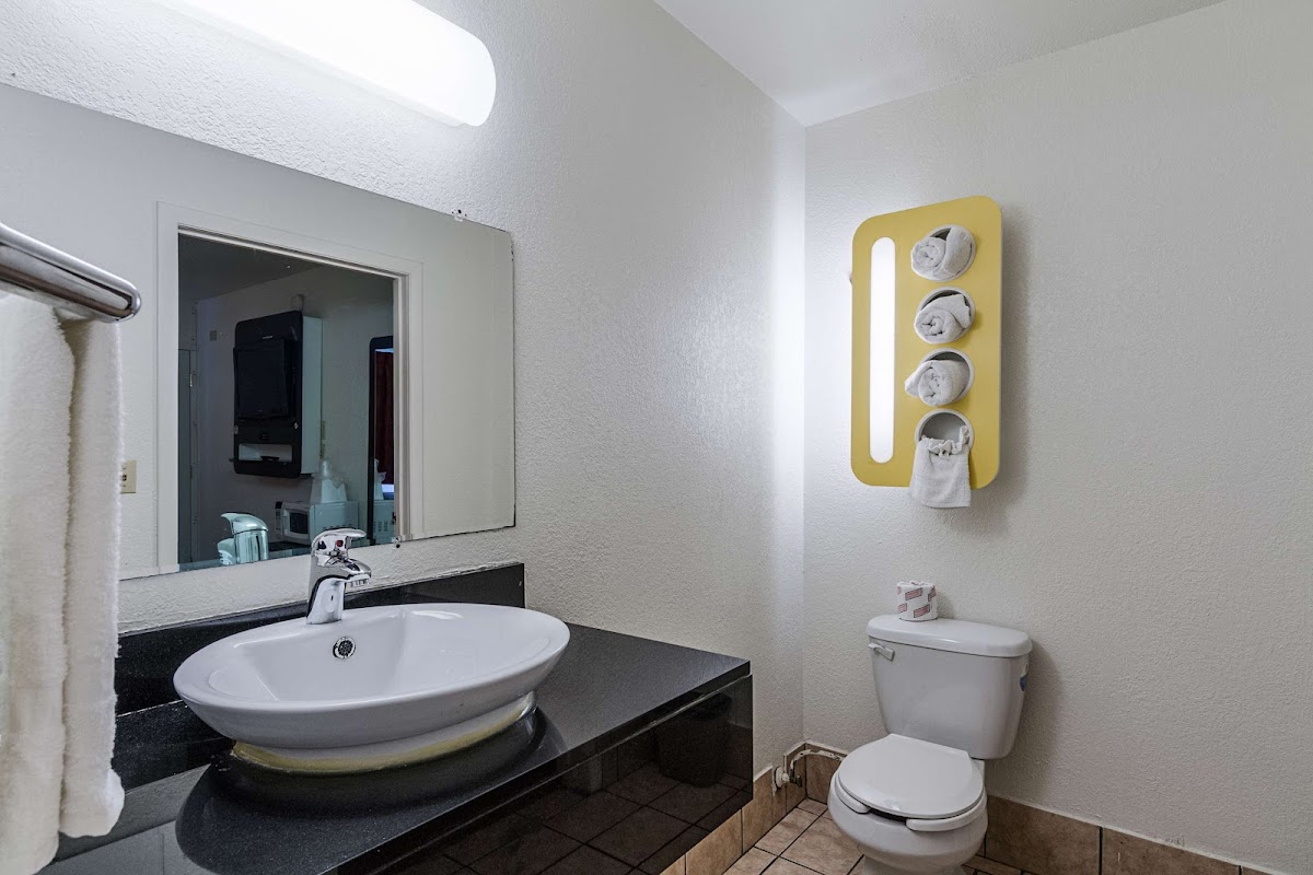 Motel 6 Oshkosh, WI photo 3