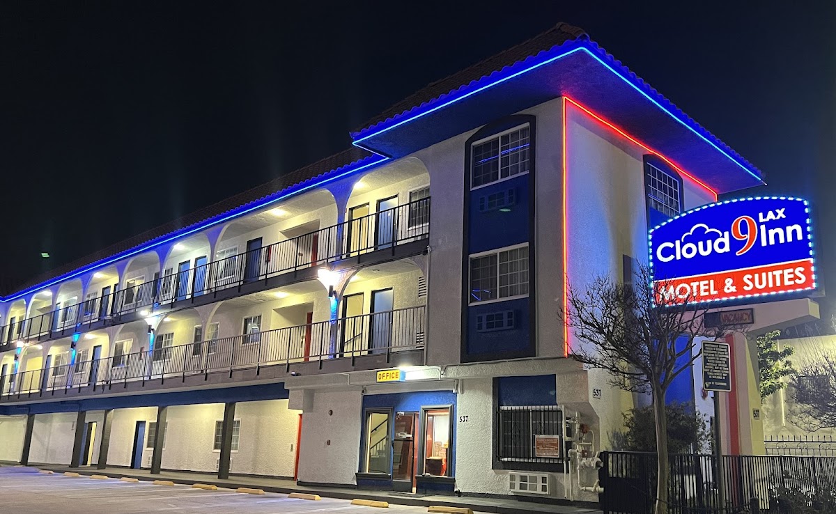 Cloud Nine Inn LAX Airport ( Newly Renovated )