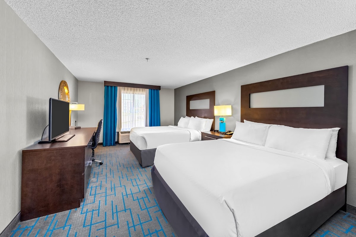 Holiday Inn & Suites Syracuse Airport photo 2