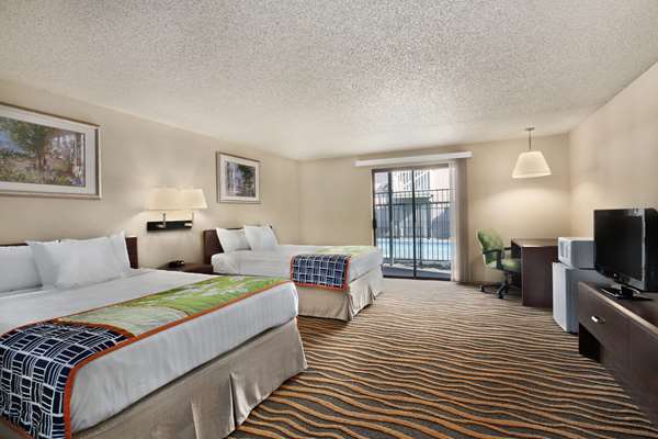 Howard Johnson by Wyndham Hotel & Suites photo 2