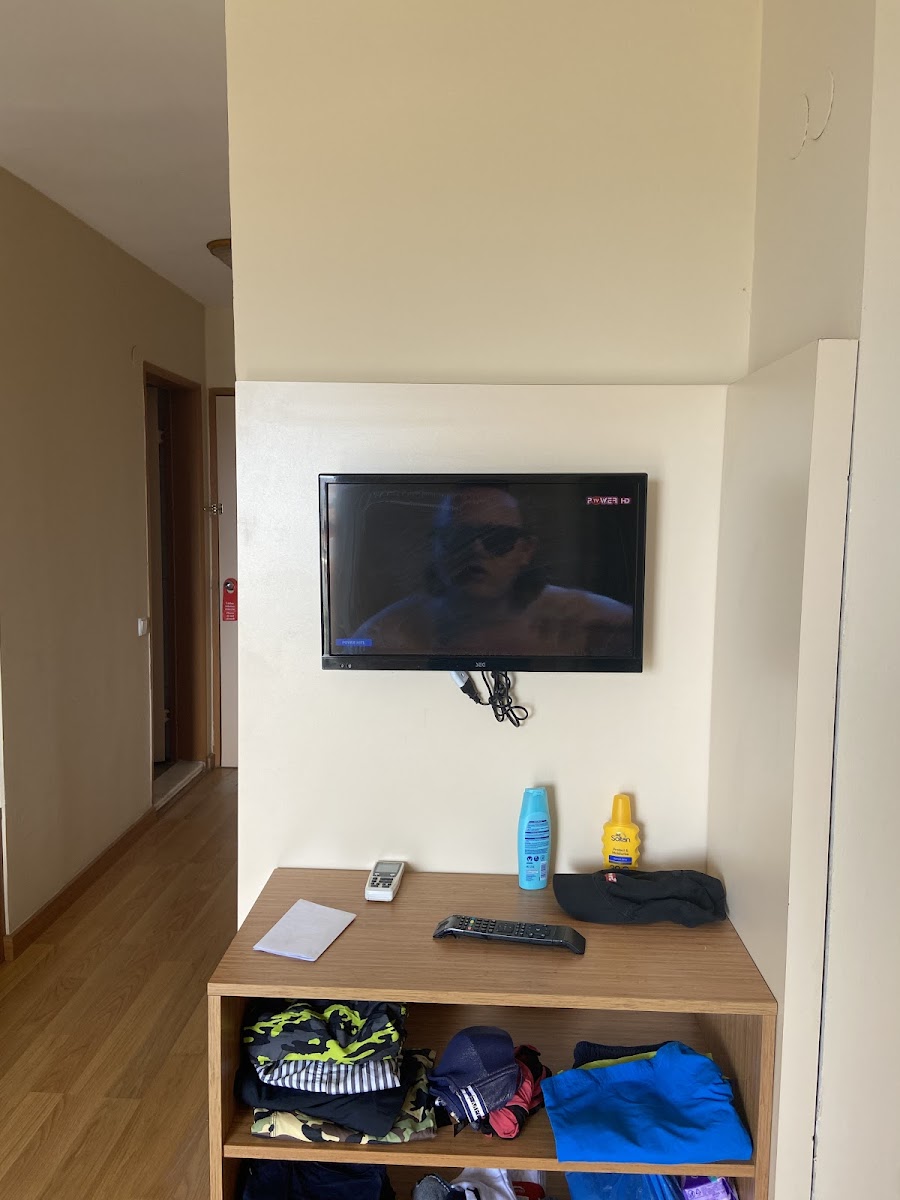 Room 8