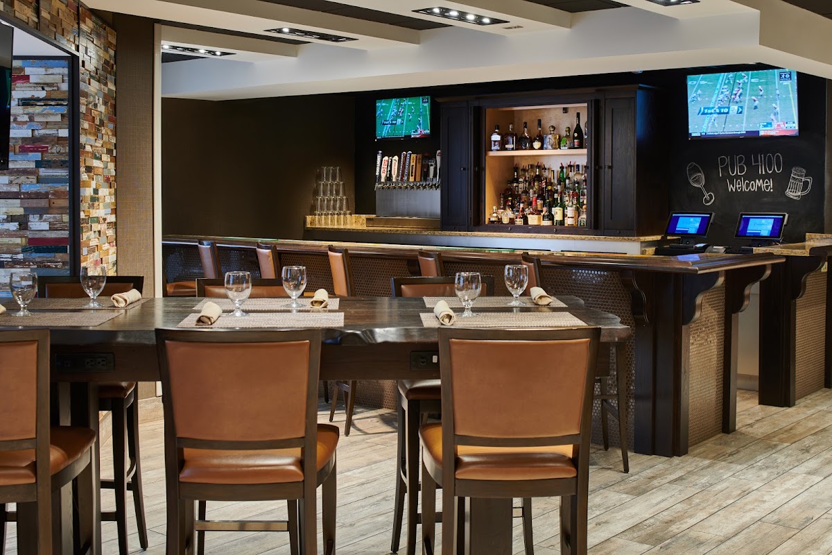 DoubleTree by Hilton Raleigh Crabtree Valley photo 2