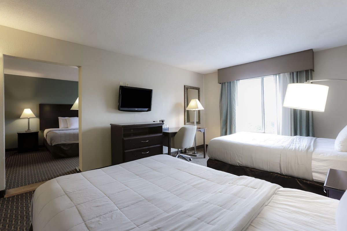 Copley Inn & Suites By OYO Akron OH photo 2