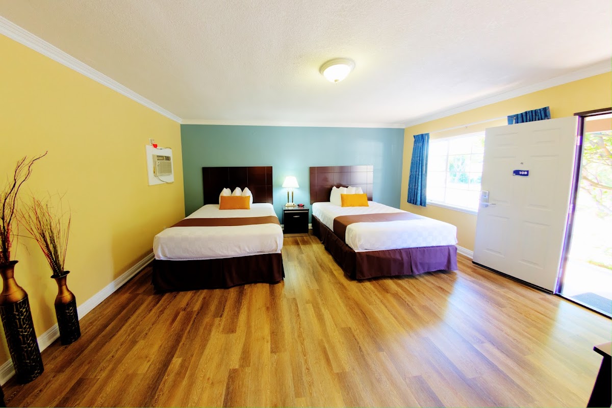 Palm Tropics Motel photo 2