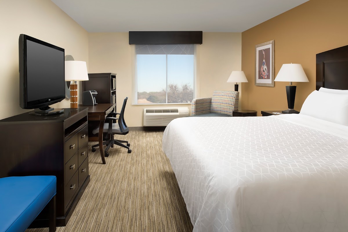 Holiday Inn Express & Suites Uvalde by IHG photo 2