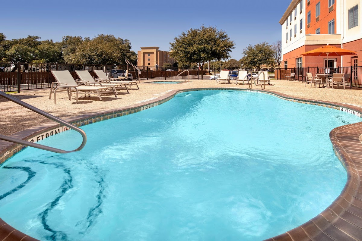 Holiday Inn Express & Suites Uvalde by IHG photo 3
