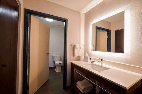 Four Points by Sheraton Cleveland-Eastlake photo 3