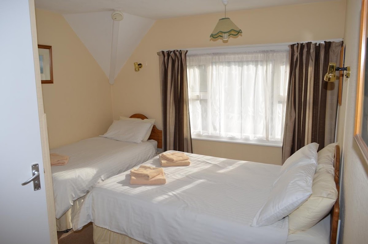 Chandos Premier Hotel Folkestone - Channel Tunnel photo 2
