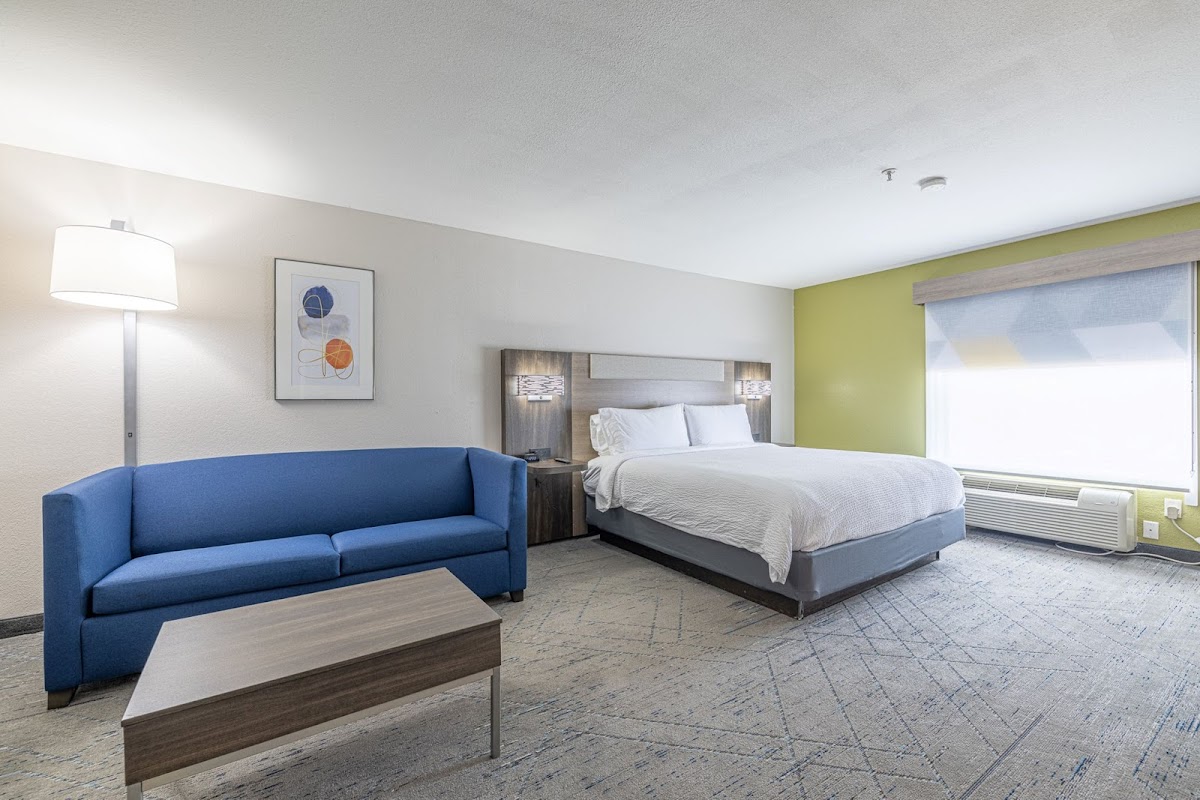 Holiday Inn Express & Suites College Station by IHG photo 2