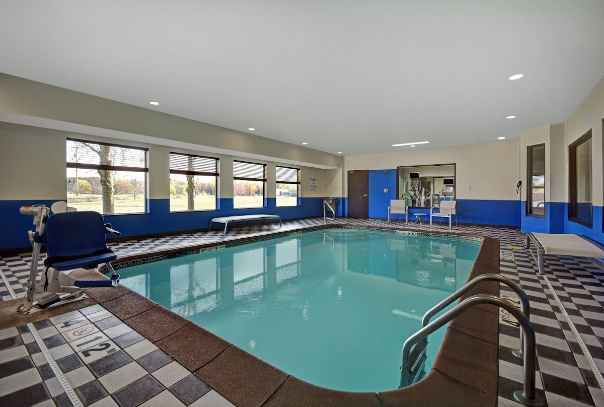 Holiday Inn Express Marshall by IHG photo 3