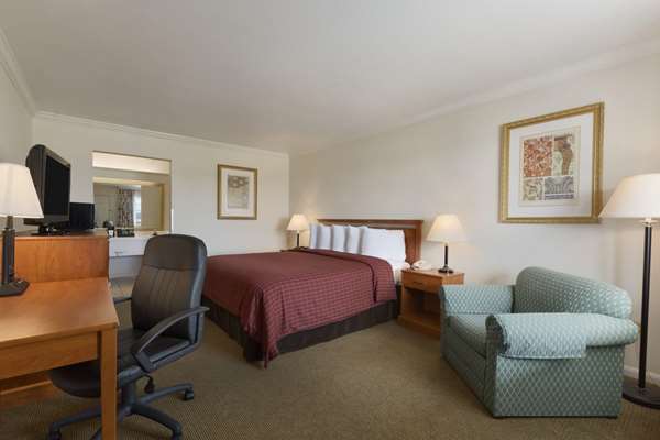 Howard Johnson by Wyndham Beaumont photo 2