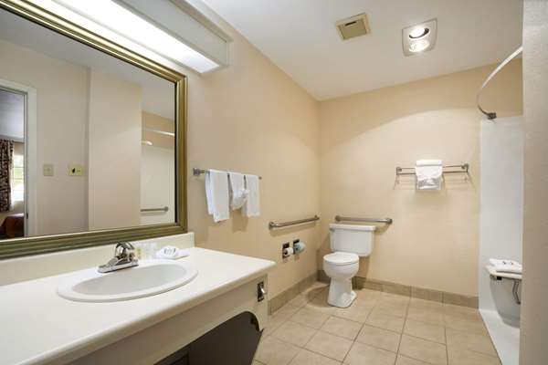 Howard Johnson by Wyndham Beaumont photo 3