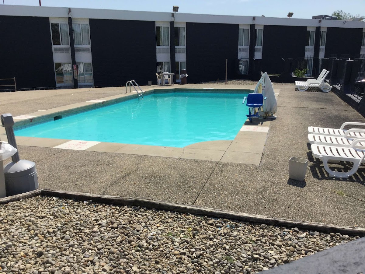 Days Inn & Suites by Wyndham Cincinnati North photo 3